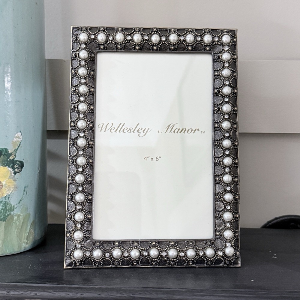 Wellesley Manor 4x6 Photo Frame Faux Pearl Rhinestone Ornate Silver Tone Vintage